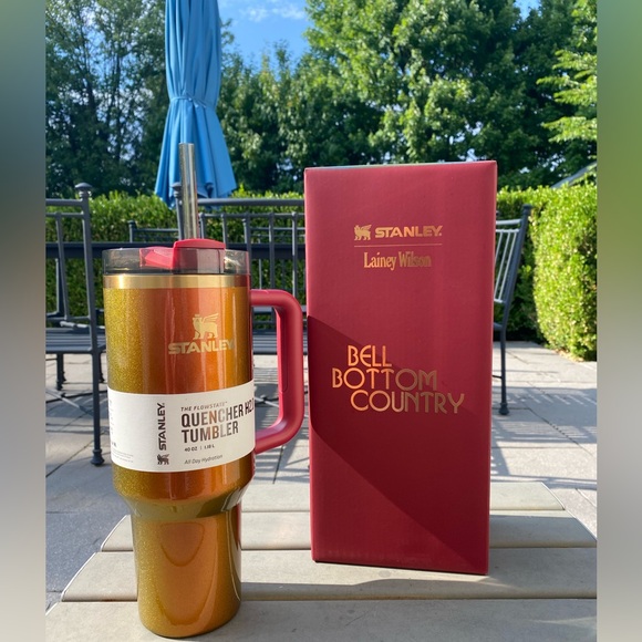 Limited ed LAINEY. WILSON COUNTRY GOLD 40 oz tumbler NWT. Only stored - Picture 4 of 14